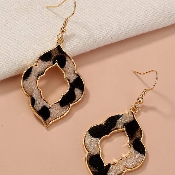 Animal Print Dangle Earrings - Picture 5 of 6